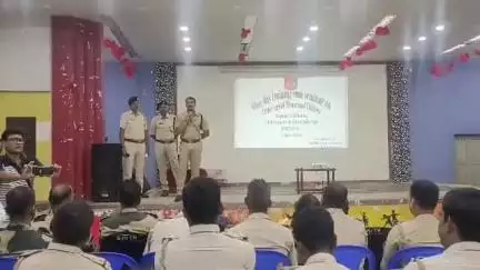 বসিরহাট ১: শিশু ও নারী পাচার সংক্রান্ত বিষয়ে বিশেষ পুলিশের সেমিনার বসিরহাট টাউন হলে
