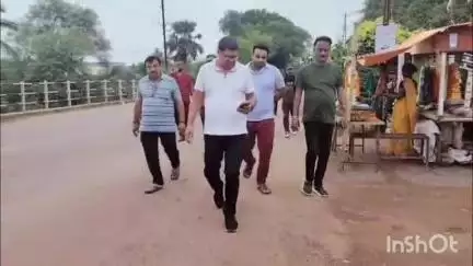 दुर्ग: जूनवानी रोड नाले और बड़े नालों सहित टूटे पाइपलाइन का शनिवार सुबह आयुक्त ने किया निरीक्षण