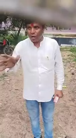 गोला क्षेत्र : आधार केन्द्रो में सुबिधा नहीं रहने से ग्रामीणों को काफी दिकत हो रही है. भाजपा नेता: महेंद्र प्रसाद