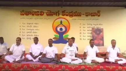 నిజామాబాద్ సౌత్: కాలురు గ్రామంలో పతాంజలి యోగ కేంద్రం ఆధ్వర్యంలో గాయత్రి మహాయాగం, యోగాసన కార్యక్రమాలు