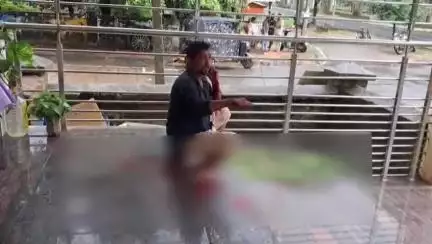 ಕಾರವಾರ: ಪತ್ರಿಕಾಭವನದ ಬಳಿ ರಕ್ತಪಾತ!