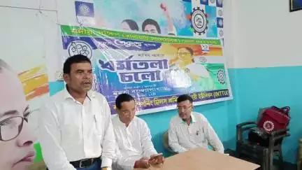 কল্যাণী: অল বেঙ্গল তৃণমূল রেলওয়ে হকার্স ইউনিয়ন কল্যাণী শাখার উদ্যোগে সভায় নদীয়া দক্ষিণ INTTUC জেলা সভাপতি সনৎ চক্রবর্তী