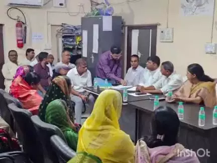 महुआ: महुआ नगर परिषद की बैठक में विस्तारित क्षेत्र में 1317 स्ट्रीट लाइट लगाने का निर्णय लिया गया