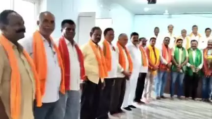జగిత్యాల: నూతనంగా ఎన్నికైన జిల్లా TUWJ(IJU) కార్యవర్గ సభ్యులను పట్టణంలో సన్మానించిన జిల్లా భారత్ సురక్ష సమితి నాయకులు