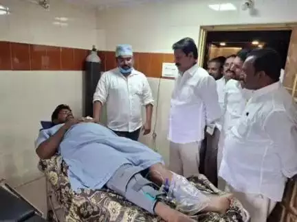 యర్రగొండపాలెం: వినుకొండ ప్రైవేట్ హాస్పిటల్‌లో టీడీపీ నాయకులను పరామర్శించిన వైపాలెం టీడీపీ ఇంఛార్జి ఎరీక్షన్ బాబు
