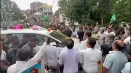 ଭୁବନେଶ୍ବର ମ୍ୟୁନିସିପାଲଟି କର୍ପୋରେସନ: ମୁମ୍ବାଇରୁ ଫେରିଲେ ନବୀନ ପଟ୍ଟନାୟକ, ଭୁବନେଶ୍ୱର ବିମାନ ବନ୍ଦରରେ ବିଜେଡି ପକ୍ଷରୁ କରାଗଲା ବିପୁଳ ସ୍ୱାଗତ