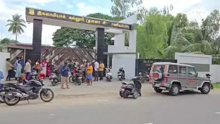 வாணியம்பாடி: இஸ்லாமியா ஆண்கள் கல்லூரியில் குரூப் 4 தேர்வுக்கு சில நிமிடம் தாமதமாக வந்த தேர்வர்கள் - உள்ளே அனுமதிக்காததால் பரபரப்பு