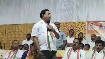 నారాయణ్​ఖేడ్: యువ రక్తానికి అవకాశం ఇస్తే కాంగ్రెస్ పార్టీకి భవిష్యత్తు ఉంటుంది: పట్టణంలో జహీరాబాద్ ఎంపీ సురేష్ శెట్కార్