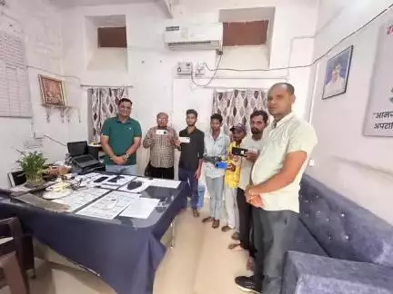गोगुन्दा: थाना झाडोल की कार्रवाई में थाना सर्किल से गुम हुए कुल 112 मोबाइल फोन में से 76 मोबाइल फोन बरामद