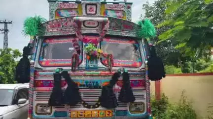 निवाई: सदर थाना पुलिस ने NH 52 पर नाकाबंदी के दौरान अवैध बजरी से भरा ट्रक किया ज़ब्त, चालक फरार