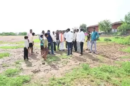साजा: विधायक ईश्वर साहू ने ग्राम कोंगिया कला में निर्माणाधीन मिनी स्टेडियम का निरीक्षण किया, शीघ्र कार्य पूर्ण करने के दिए निर्देश