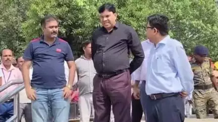 बक्सर: बक्सर में गंगा नदी का जलस्तर 56.56 मीटर पर सामान्य, डीएम ने रामरेखा घाट का किया निरीक्षण