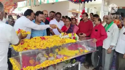 ఖమ్మం అర్బన్: చిలుకూరులో దొడ్డా నారాయణరావుకు నివాళులర్పించిన సిపిఐ నేతలు