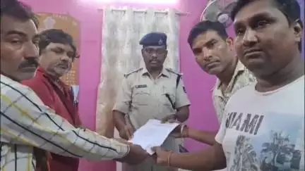 ଓରିଏଣ୍ଟ: ମହୁଆ ମୈତ୍ରୀଙ୍କ ବୟାନକୁ ବିରୋଧ କରି ବ୍ରଜରାଜନଗର ବଜରଙ୍ଗ ଦଳ ଓ ନାଗରିକ ସମାଜ ପକ୍ଷରୁ ଓରିଏଣ୍ଟ ଥାନାରେ ଦାବିପତ୍ର ପ୍ରଦାନ