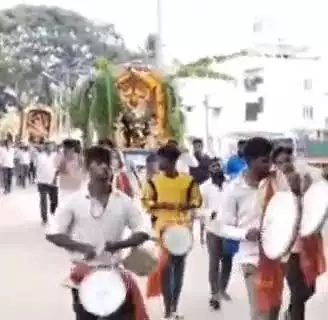 ಚಿಕ್ಕಬಳ್ಳಾಪುರ: ನಗರದ ಎಚ್ಎಸ್ ಗಾರ್ಡನ್ ಗೆ ಗ್ರಾಮದೇವತೆಗಳನ್ನು ಕರೆತಂದ ಭಕ್ತಾಧಿಗಳು