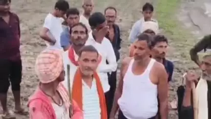 चरखारी: चरखारी विकास खण्ड के अन्तर्गत ग्राम पंचायत जरौली में 11000 लाइन की चपेट में आने से चरवाहे की हुई मौत