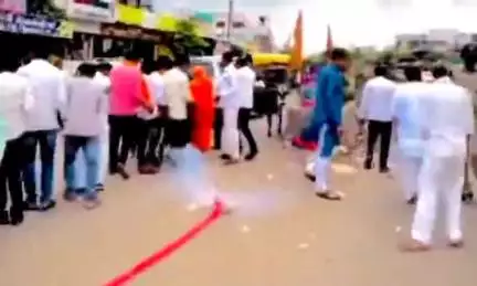 औंढा नागनाथ: युनेस्को जागतिक वारसा नामांकन यादीत बारा किल्ले समाविष्ट झाल्याबद्दल जवळाबाजार येथे फटाके फोडून जल्लोष