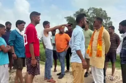 सेपउ: जसवंत पुरा गाँव में प्रधान ने 'आपके द्वार' अभियान के तहत ग्रामीणों की समस्याएं सुनीं