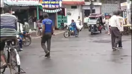 दमोह: पलंदी चौराहा पर दो पक्षों में विवाद, मारपीट का वीडियो सोशल मीडिया पर वायरल