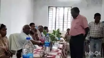 बलरामपुर: करासी में नहर के संबंध में सांसद चिंतामणि महाराज के पास पहुंची शिकायत, सांसद ने अधिकारियों को सुधार के दिए निर्देश