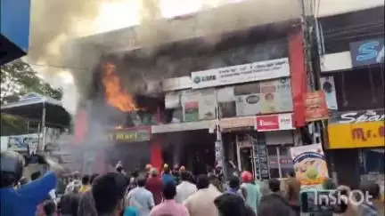 ചിറയിൻകീഴ്: നഗരൂരിൽ മൂന്നു നില കെട്ടിടത്തിൽ വൻ തീപിടിത്തം