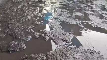 মাদারিহাট: ধুলো কমাতে ঢালা জলে তৈরি হওয়ার সমস্যা নিয়ে শনিবার ক্ষোভ প্রকাশ করলেন বীরপাড়ার ব্যবসায়ীরা #jansamasya