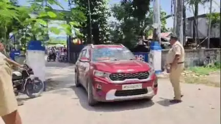 ইসলামপুর: ইসলামপুর হাসপাতাল থেকে ছাড়া পাবার দুই দিন পরেই রবীন্দ্রনগর থানার পুলিশ আক্রান্ত নাবালককে রবীন্দ্রনগর থানায় নিয়ে যায়