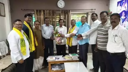 यवतमाळ: आदिवासी काँग्रेस प्रदेशाध्यक्षपदी निवडीमुळे माजी मंत्री प्रा. वसंतराव पुरकेंचा कोया पूनेम गोटुल समितीच्या वतीने सत्कार