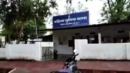 सोहागपुर: गोहपारू पुलिस ने शादी का झांसा देकर दुष्कर्म करने वाले आरोपी युवक को गिरफ्तार कर न्यायालय में पेश किया