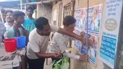 ভগবানগোলা ১: শহীদ দিবস ঘিরে ভগবানগোলায় তৃণমূল কংগ্রেসের ফেস্টুন ও পোস্টার প্রচার