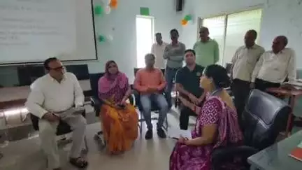 भिंड नगर: शासकीय उत्कृष्ट माध्यमिक स्कूल क्रमांक-1 में आयोजित BLO के प्रशिक्षण कार्यक्रम का कलेक्टर व अपर कलेक्टर ने किया निरीक्षण