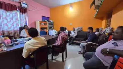 ଅନୁଗୋଳ: ଛେଣ୍ଡିପଦା ରେ ବିଭିନ୍ନ ସମସ୍ୟା ବିଷୟରେ ଲୋକଙ୍କ ସହ ଆଲୋଚନା କରିଛନ୍ତି ବିଧାୟକ