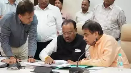 कामठी: कामठी शहरातील मेट्रो प्रकल्प संदर्भात नियोजन भवन येथे बैठकीचे आयोजन