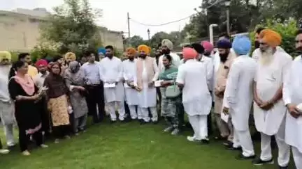 ਖੰਨਾ: ਕੈਬਨਿਟ ਮੰਤਰੀ ਸੌਂਦ ਨੇ ਹਲਕਾ ਖੰਨਾ ਦੇ ਵੱਖੋ-ਵੱਖ ਪਿੰਡਾਂ ਵਿੱਚ ਵਿਕਾਸ ਕਾਰਜਾਂ ਲਈ 48.90 ਲੱਖ ਰੁਪਏ ਦੇ ਚੈੱਕ ਵੰਡੇ