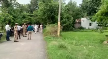 आलापुर: देवरिया बुजुर्ग में प्रशासन ने 20 साल बाद दो दलितों को पट्टे की जमीन पर कब्जा दिलाया, दोनों ने जताया आभार