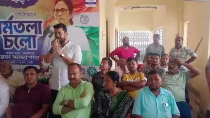 হেমতাবাদ: হেমতাবাদ বাসস্ট্যান্ডে তৃণমূল কংগ্রেসের দলীয় কর্মসূচি অনুষ্ঠিত