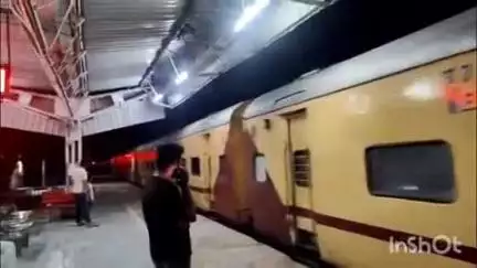 पोकरण: उत्तर पश्चिम रेलवे के डीआरएम ने रानीखेत एक्सप्रेस से पोकरण रेलवे स्टेशन पर चल रहे विकास कार्यों की ली जानकारी