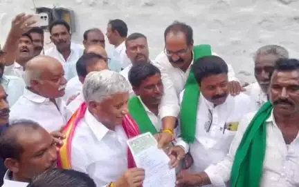 ಮಸ್ಕಿ: ಮಸ್ಕಿಯಲ್ಲಿ ರಾಜ್ಯ ರೈಲ್ವೆ ಸಚಿವ ವಿ.ಸೋಮಣ್ಣ ಅವರ ಬಳಿ ರೈತರು ಕೇಳಿದ್ದೇನು