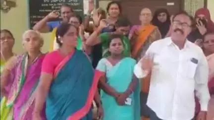ఆర్మూర్: ఆర్మూర్ పట్టణంలో మధ్యాహ్న భోజన ఏజెన్సీ నిర్వాహకులకు 10వేల గౌరవ వేతనం ఇవ్వాలని డిమాండ్ చేసిన సిఐటియు నాయకులు