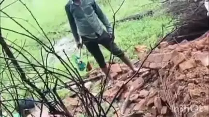 कुलपहाड़: मूसलाधार बारिश से कच्चे मकान गिरने से पति-पत्नी दब गए, महोबकंठ थाना क्षेत्र के सौरा की घटना