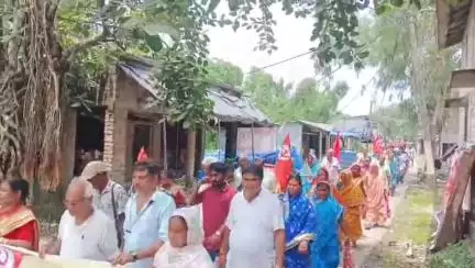 গোসাবা: গোসাবার সাতজেলিয়াতে আরএসপি ব্লক কমিটির কর্মীসভা অনুষ্ঠিত হল শনিবার দুপুরে