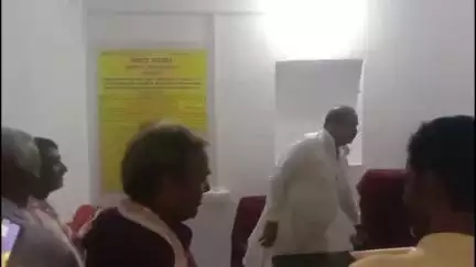 वज़ीरगंज: वजीरगंज प्रखंड परिसर में विधायक ने फीता काटकर बीस सूत्री कार्यालय का उद्घाटन किया