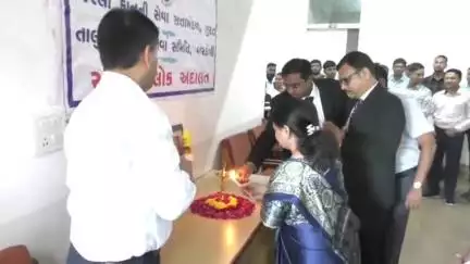 બારડોલી: બારડોલીમાં લોક અદાલતનું આયોજન: 900 કેસોનું સફળ નિરાકરણ: અકસ્માત કેસમાં 31 લાખ રૂપિયા આપી સમાધાન કરાયું.