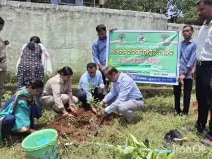 ଫୁଲବାଣୀ ସହର: ସରକାରୀ ବି.ଇଡ଼ି. ଟ୍ରେନିଂ କଲେଜ, ରେ  ବନ ମହୋତ୍ସବ ପାଳିତ