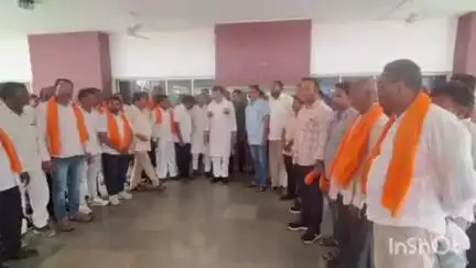 बाभूळगाव: शासकीय विश्रामगृह येथे पालकमंत्री संजय राठोड यांच्या उपस्थितीत अनेकांचा शिवसेनेमध्ये प्रवेश