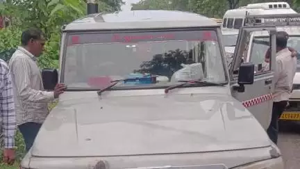विजयराघवगढ़: कैमूर: कालेरा रेलवे फाटक के पास बोलेरो का ब्रेक फेल, बाइक को टक्कर, टली बड़ी दुर्घटना
