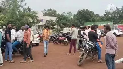 आगर: निपानिया बैजनाथ में तनातनी के बीच थाने पहुंचे ग्रामीण, पुलिस की समझाइश के बाद लौटे वापस