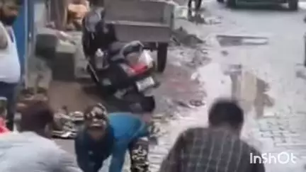 पानीपत: भावना चौक पर जलभराव से हो रही दुर्घटनाएं, समाधान न होने से लोग परेशान