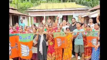 লংথরাই ভ্যালি: করমছড়ায় বিজেপির যোগদান সভা: সিপিআইএম ছেড়ে ৯৮ ভোটারের বিজেপিতে যোগদান