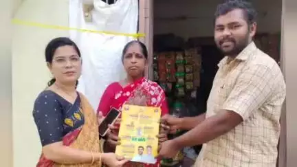 తాడిపత్రి: తాడిపత్రి పట్టణంలోని పలు వీధుల్లో పర్యటించిప్రభుత్వ సంక్షేమ పథకాల గురించి వివరించిన హజ్ కమిటీ డైరెక్టర్ రేష్మా పర్వీన్